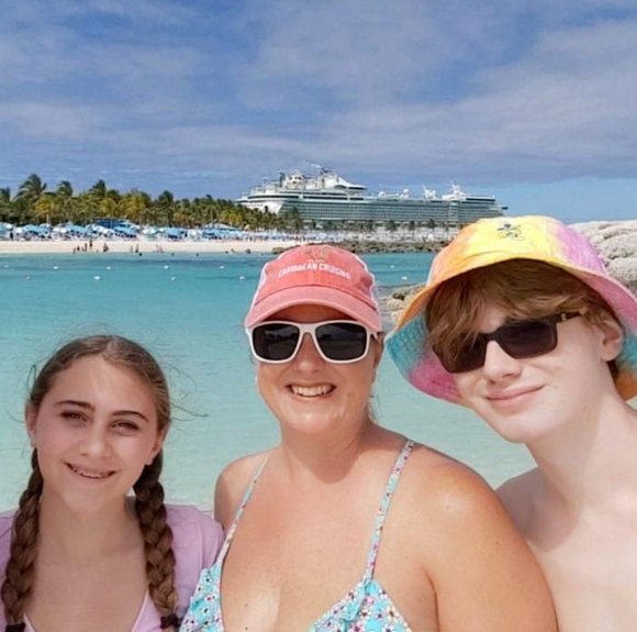 Meet your Posher, Lisa - Picture 1 of 1